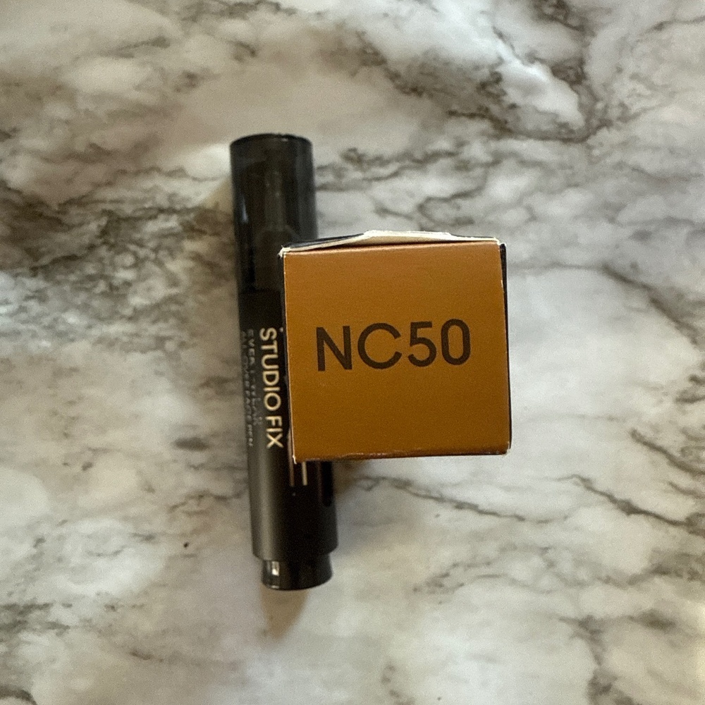MAC COSMETICS STUDIO FIX FOUNDATION PEN: NC50